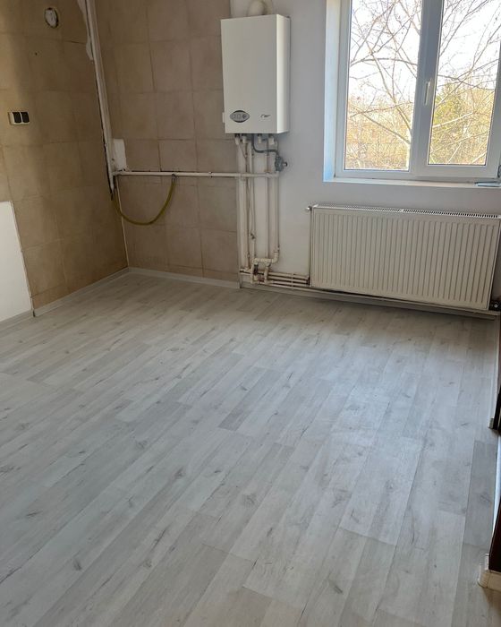 Cameră cămin transformată în APARTAMENT 3 CAMERE – Centrală proprie, B