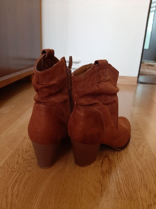 Ghete dama, piele întoarsă,