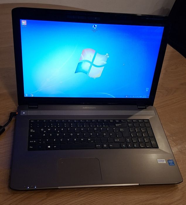 Laptop 17.3" Touchscreen Medion Akoya E7223T | 8GB RAM | Windows 7 Pro
