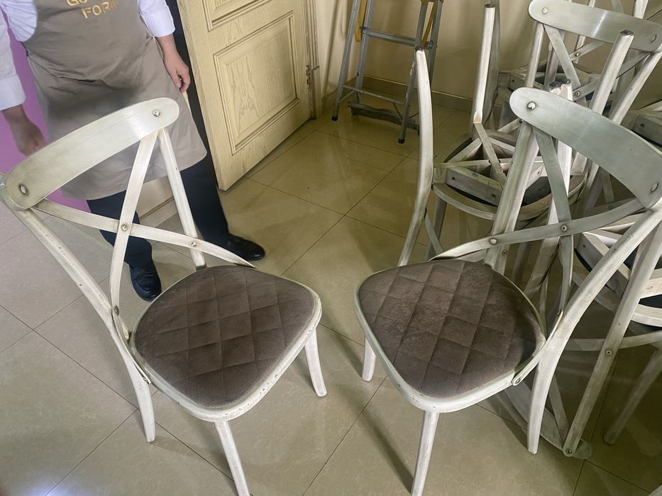 Срочно продается стол стулья