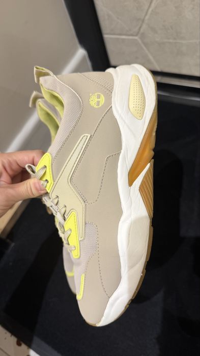 Продам кроссовки Timberland