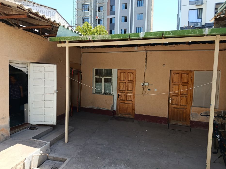 Hovli uchastka sotiladi qorasuv 6