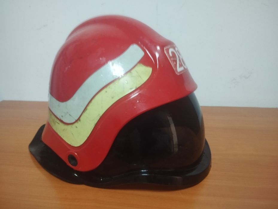 Продам пожарную каску.