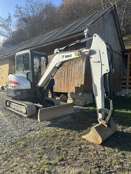 Miniexcavator bobcat e32