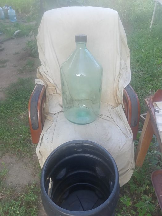 Продам бутыль 20 литров.