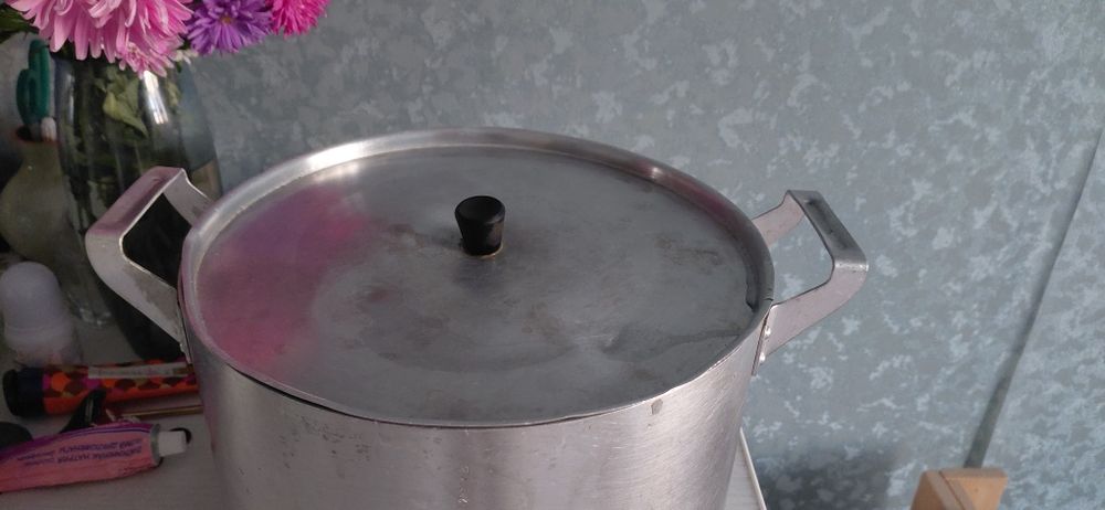 Продам кастрюли большие