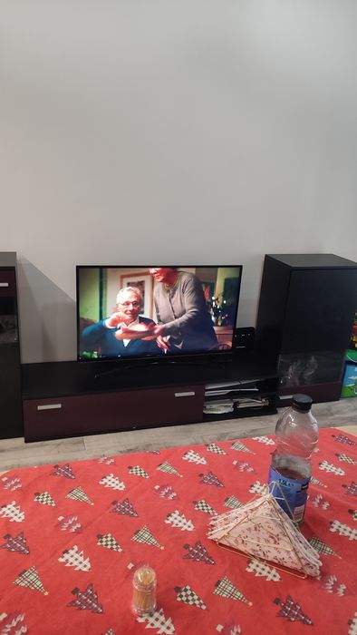 Секция с монтаж на стената