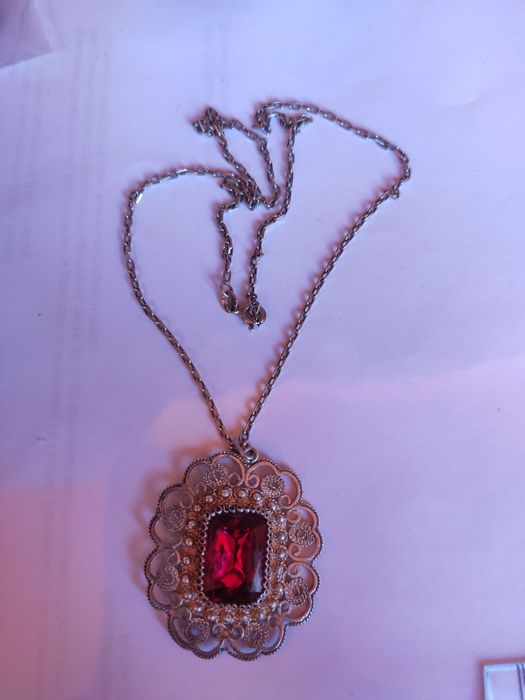 Сребърен синджир с висулка