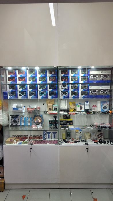 Витрины 7штук по 1метру, срочно.