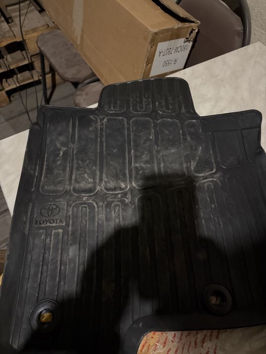 Продам коврики оригинал Камри 50