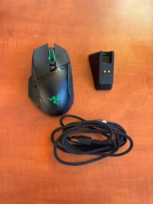 Геймърска мишка Razer BasiliskUltimate с включен ChargingDock,безжична