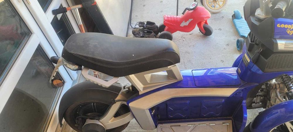 Vand scuter electric