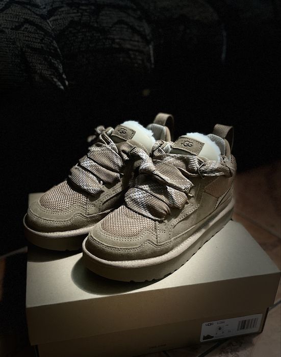 UGG-URI, adidasi femei