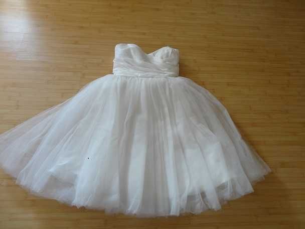 Rochii albe pentru evenimente speciale