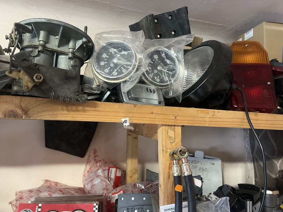 Vand piese ARO,Aripi spate,praguri,REZERVOR COMBUSTIBIL ,,piese