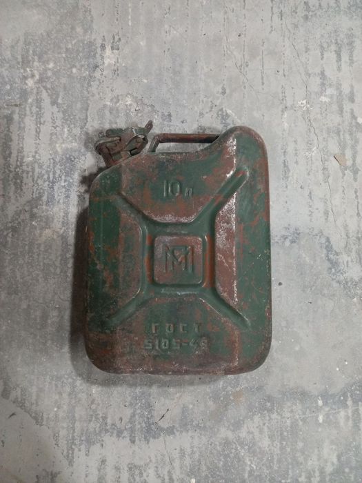 Канистер для бензин