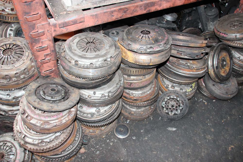 Демпфер, съединител и маховец за автомобили