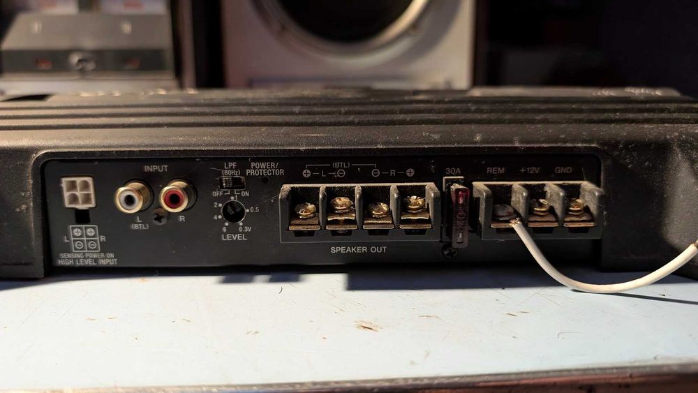 Двухканальный усилитель