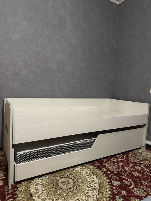 Продам двухярусную кровать