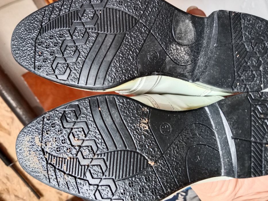 Продается малчиковый туфли