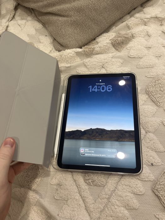 Продам IPAD A16 со стилусом LUNA.