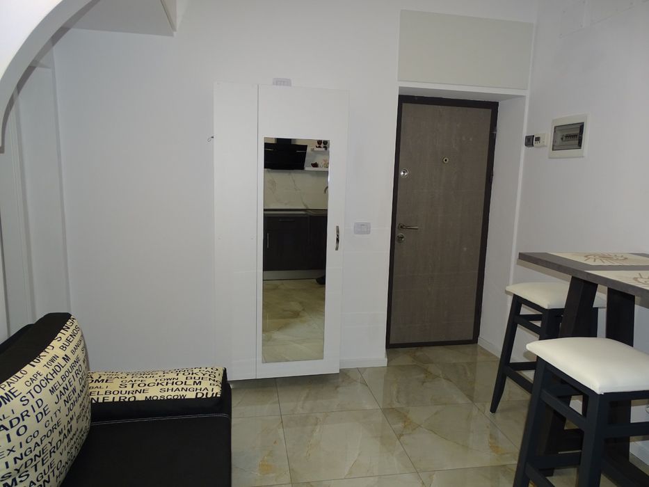 Închiriez ultracentral-apartament modern
