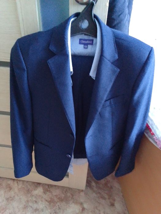 Продам школьный костюм