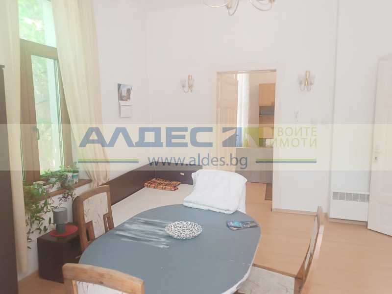 Дава се под наем Тристаен апартамент в София, Център - 120 кв.м за 897.6 € - Снимка #1