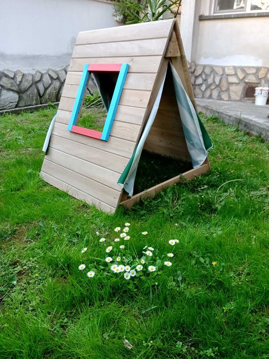 ПРОМОЦИЯ на Детска дървена къщичка за двора, с рампа за катерене.