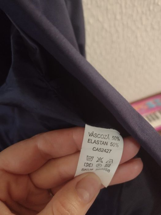Costum barbati. Nu a fost purtat niciodata, doar probat