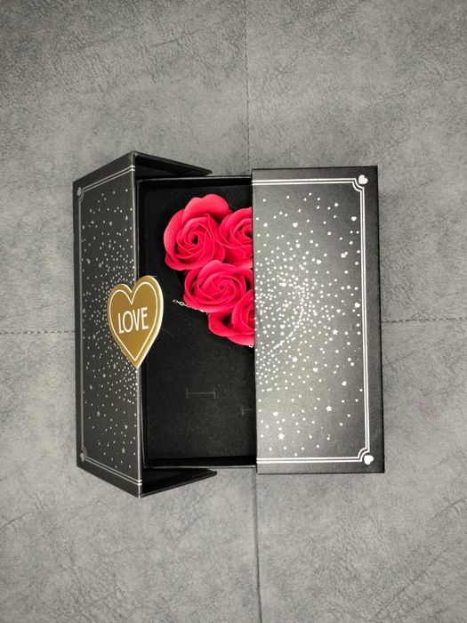 Мыльные розы в коробке