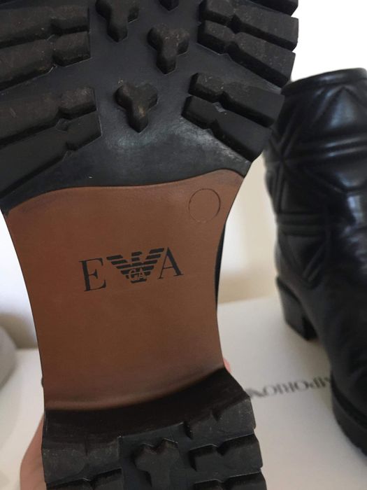 Продавам боти Emporio Armani