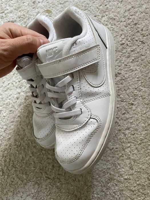 Adidasi copii NIKE albi marimea 27 - 16 cm - stare impecabila ca noi