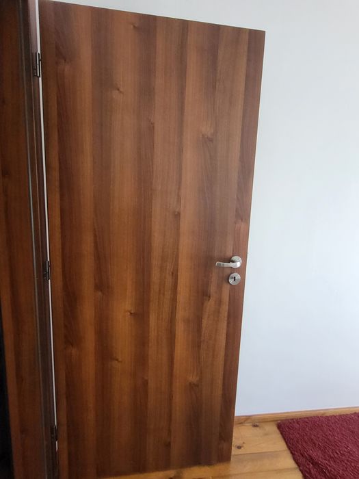 Usi interior Porta Doors, nuanta lemn cires.