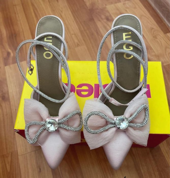 Pantofi roz eleganti
