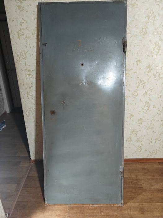 Продам железную дверь