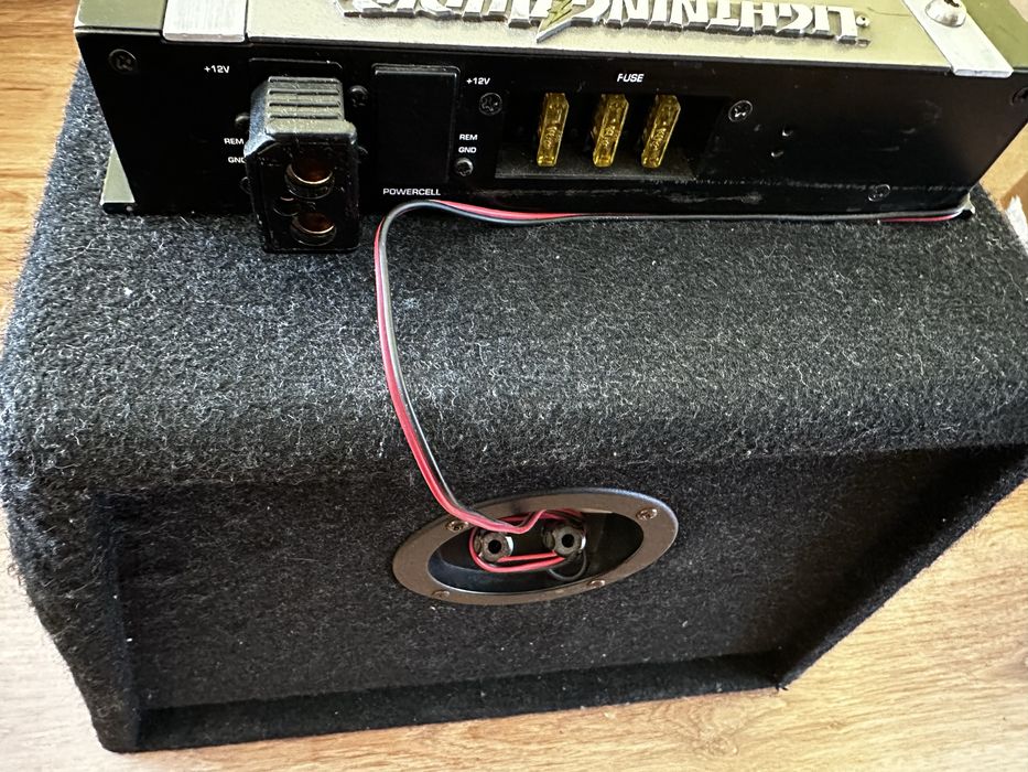 Statie/Amplificator + Subwoofer Auto (Lightning Audio & Hifonics)