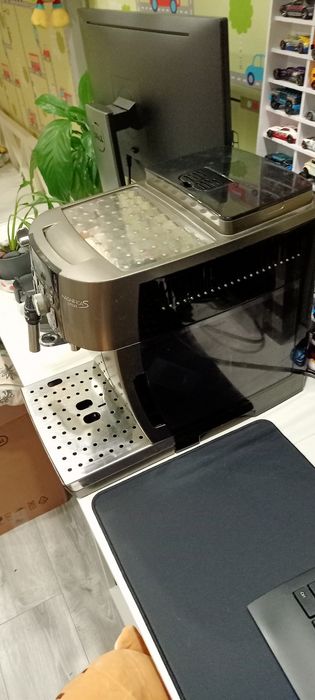 Кофемашина Delonghi MagnificaS smart