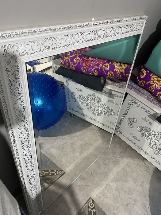 Зеркало белая современная