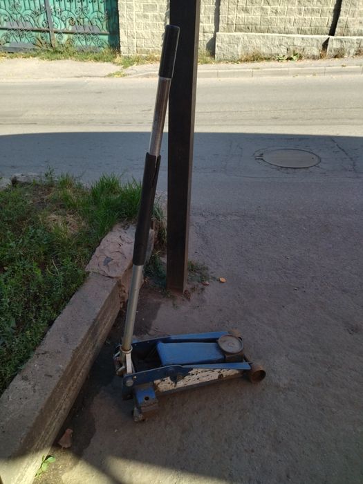 Домкрат професиональный. 3т