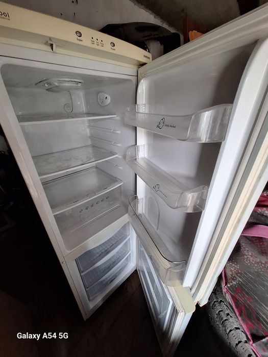Продам рабочий холодильник, самсунг