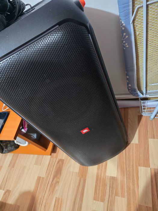 Boxa JBL partybox710 800w plus 2 microfoane jbl.