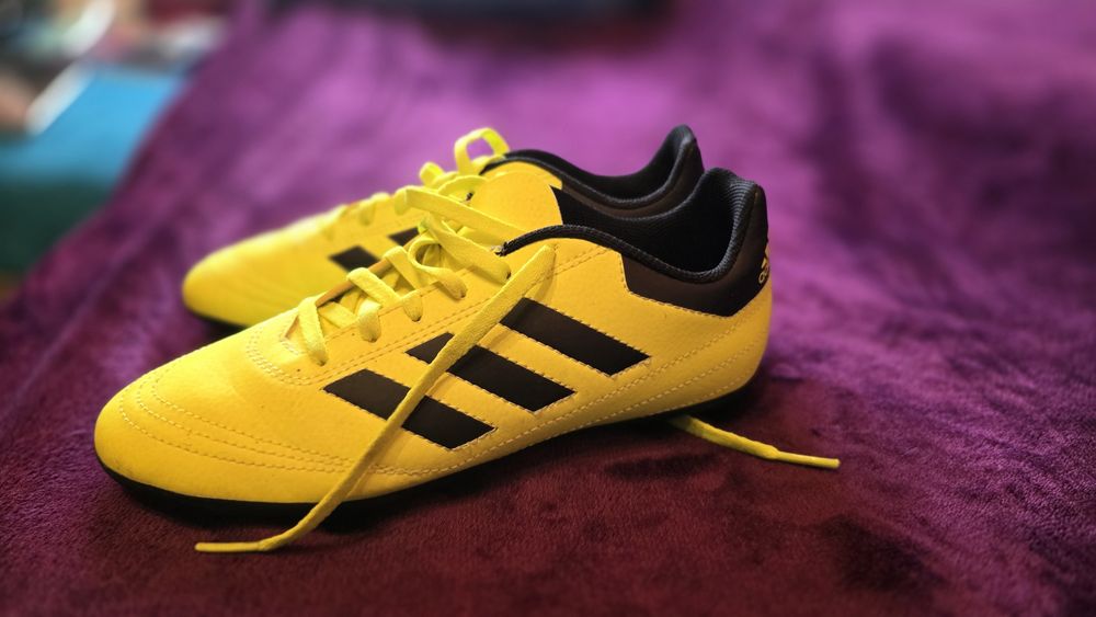 Футболни бутонки