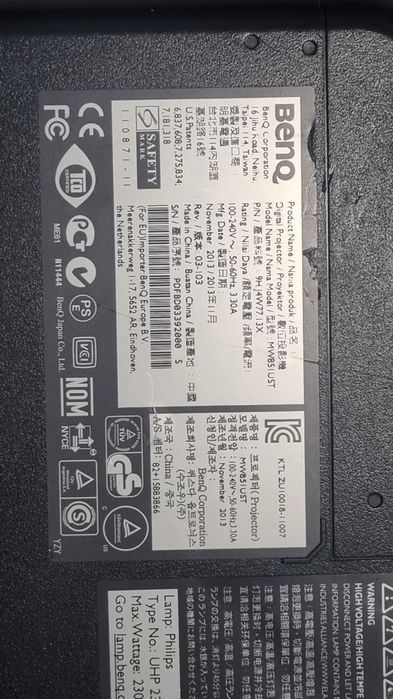 Videoproiector BenQ MW851UST/3D/HDMI/Contr.13000:1/2500 Lumeni -Lampa noua