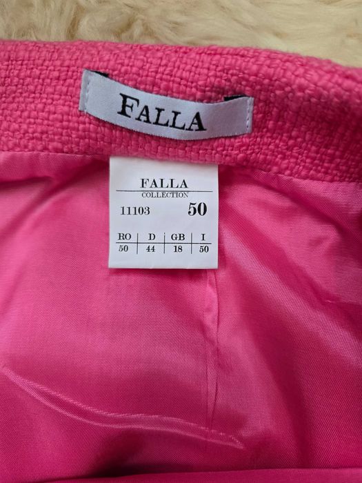 Costum de dama roz marimea 50 de la Falla