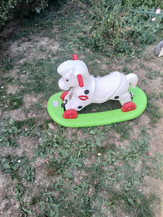 Играчки за люлеене и бутане