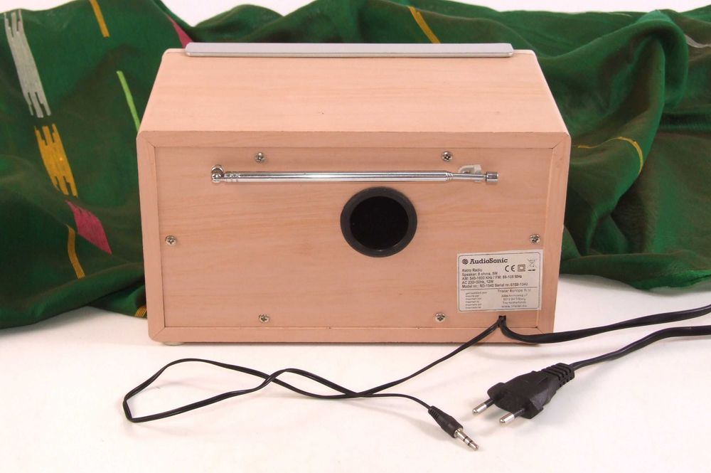 Radio AudioSONIC, FM/AM, antena telescopica, furnir, sunet impecabil