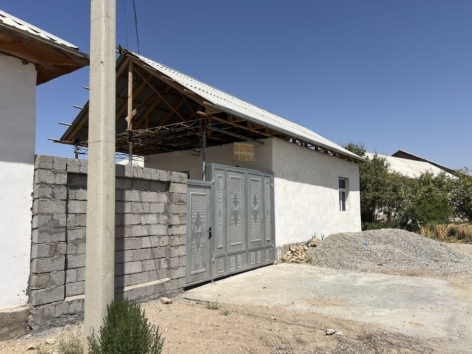 4,5 sotix 2 xona hovli uy sotiladi