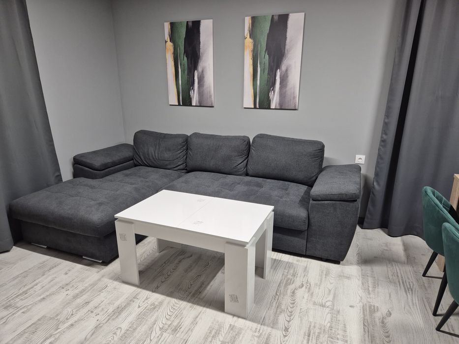 Разтегателна холна маса, бял гланц.