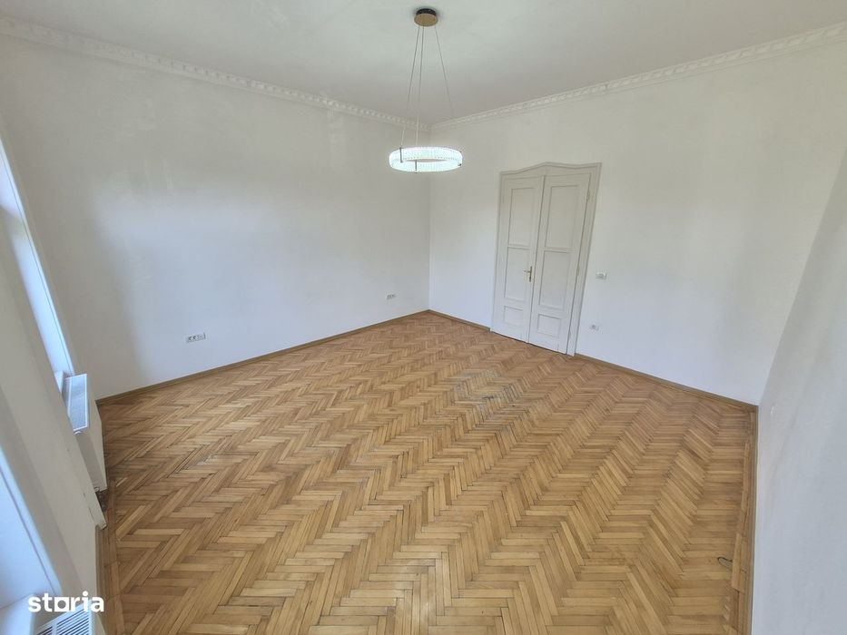 Birou de inchiriat-Piata Sinaia-3 Camere-86MP-Etaj 1-Centrala-800 Euro